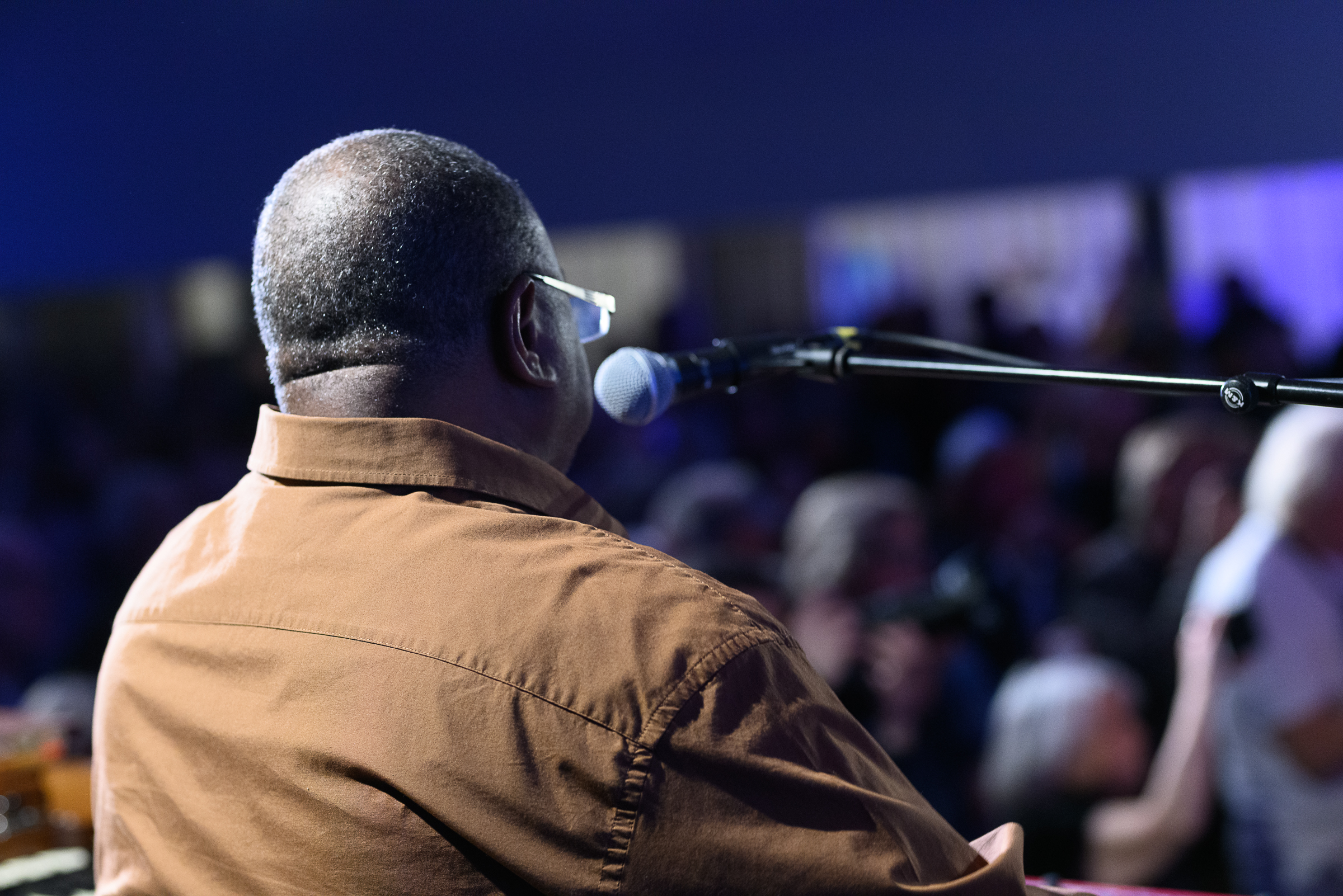 DSC 7354-20251114 Fr Matthew Skoller and Chicago Wind feat. Precious Taylor