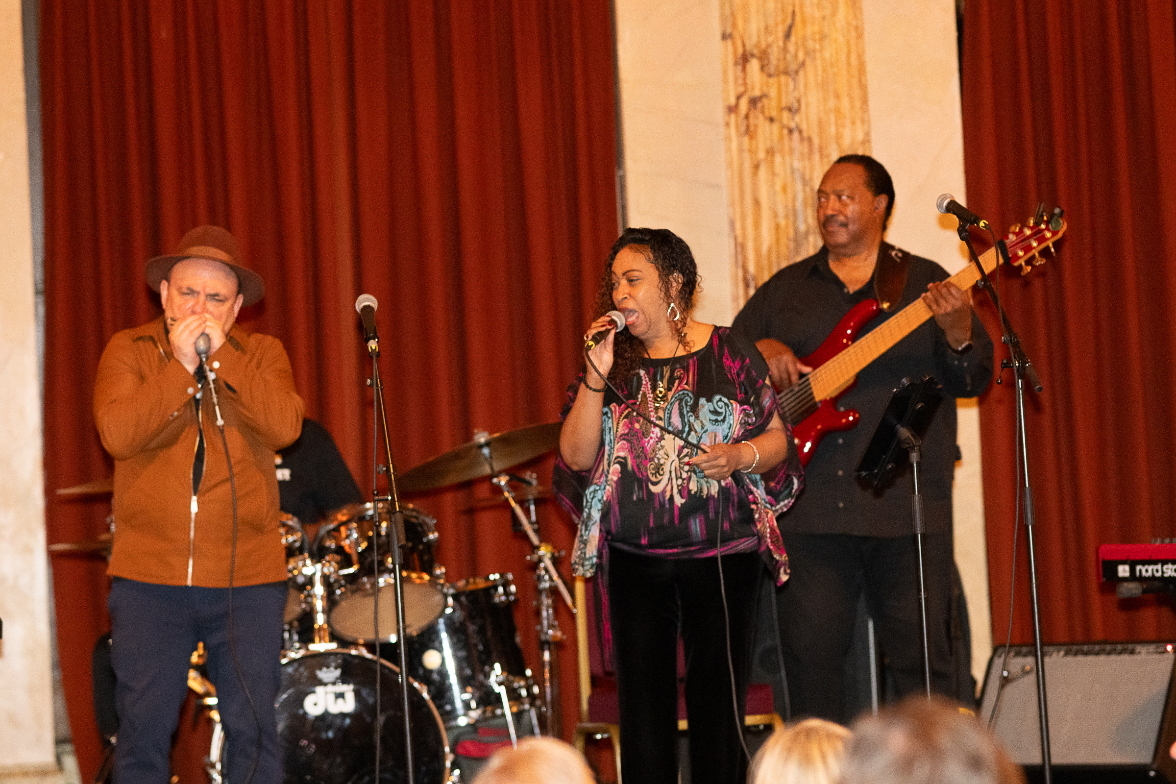 DSC 5491-20251110 Mo Matthew Skoller and Chicago Wind feat. Precious Taylor