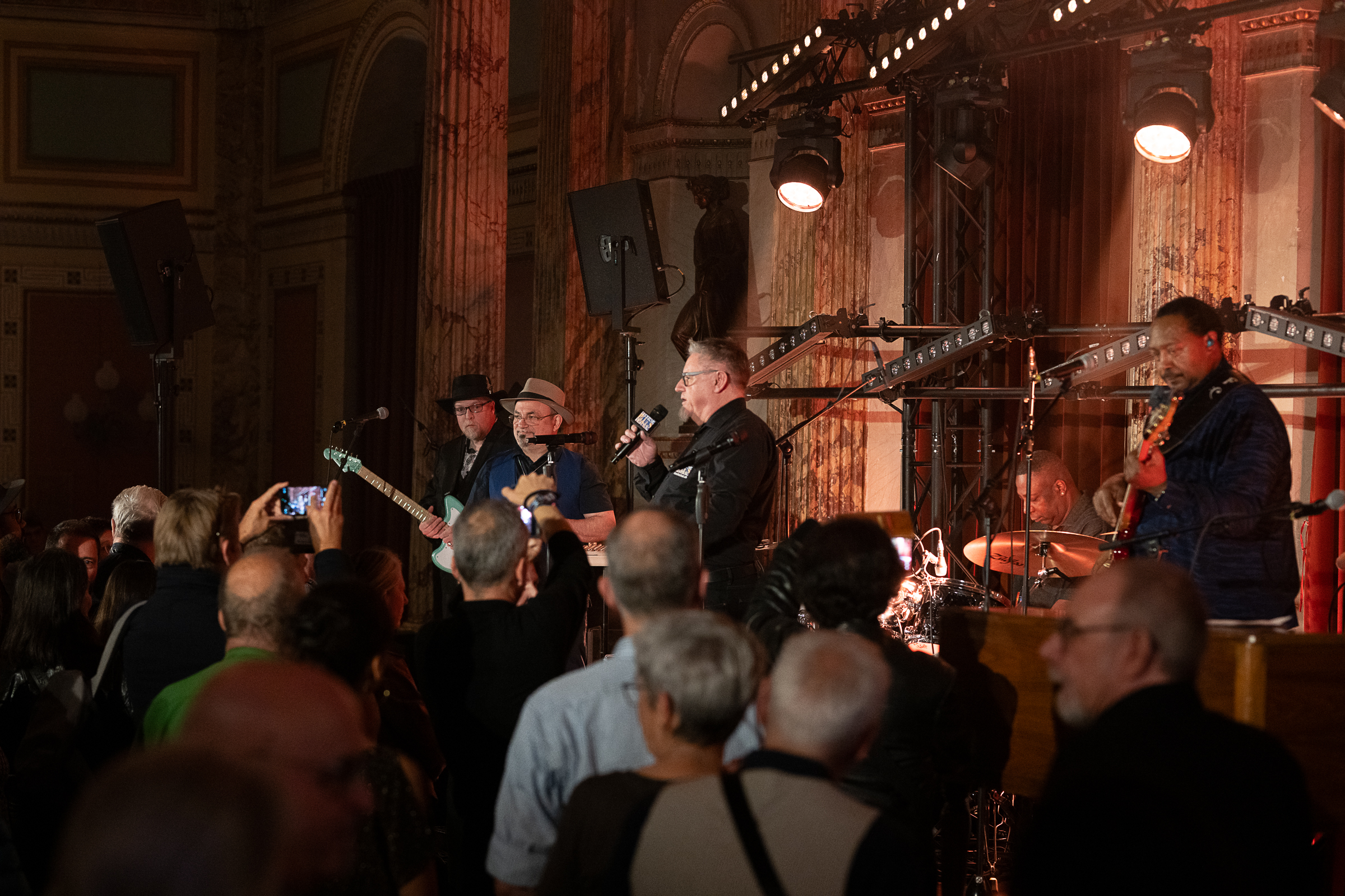 DSC 4631-20251108 Sa Matthew Skoller and Chicago Wind feat. Precious Taylor