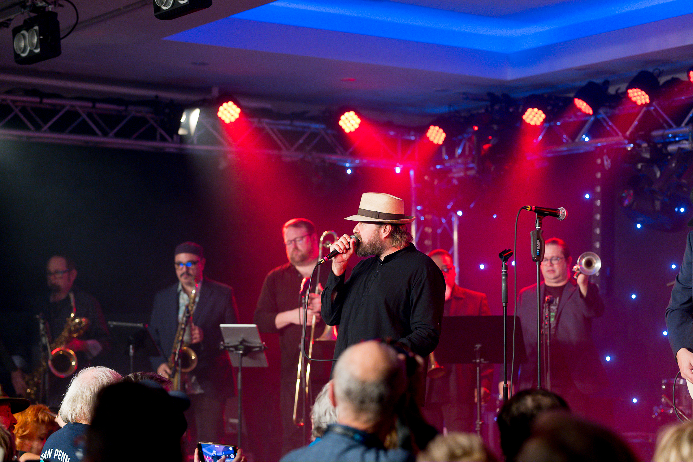 DSC 0246-20231116 Do The Love Light Orchestra
