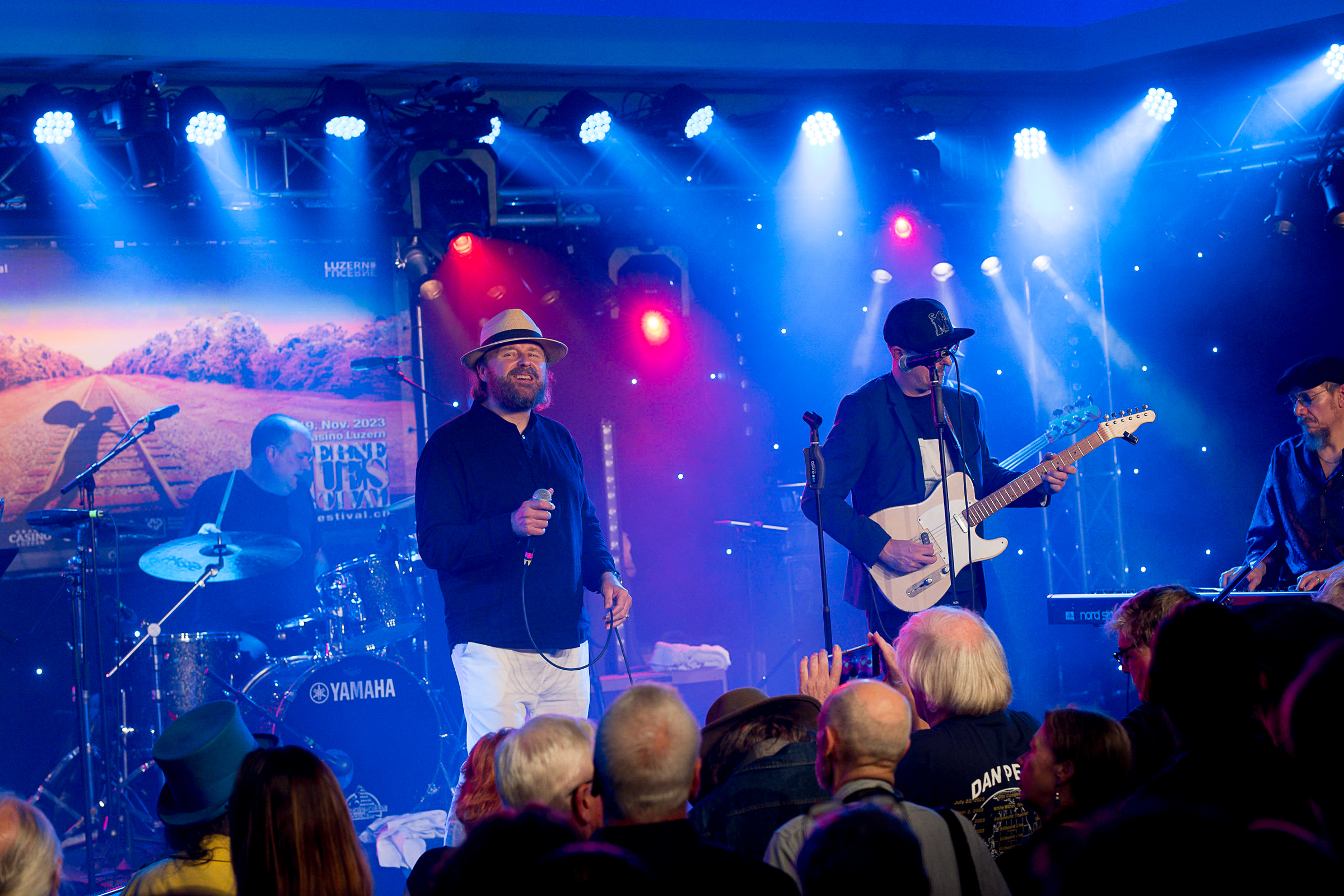 DSC 0301-20231116 Do The Love Light Orchestra
