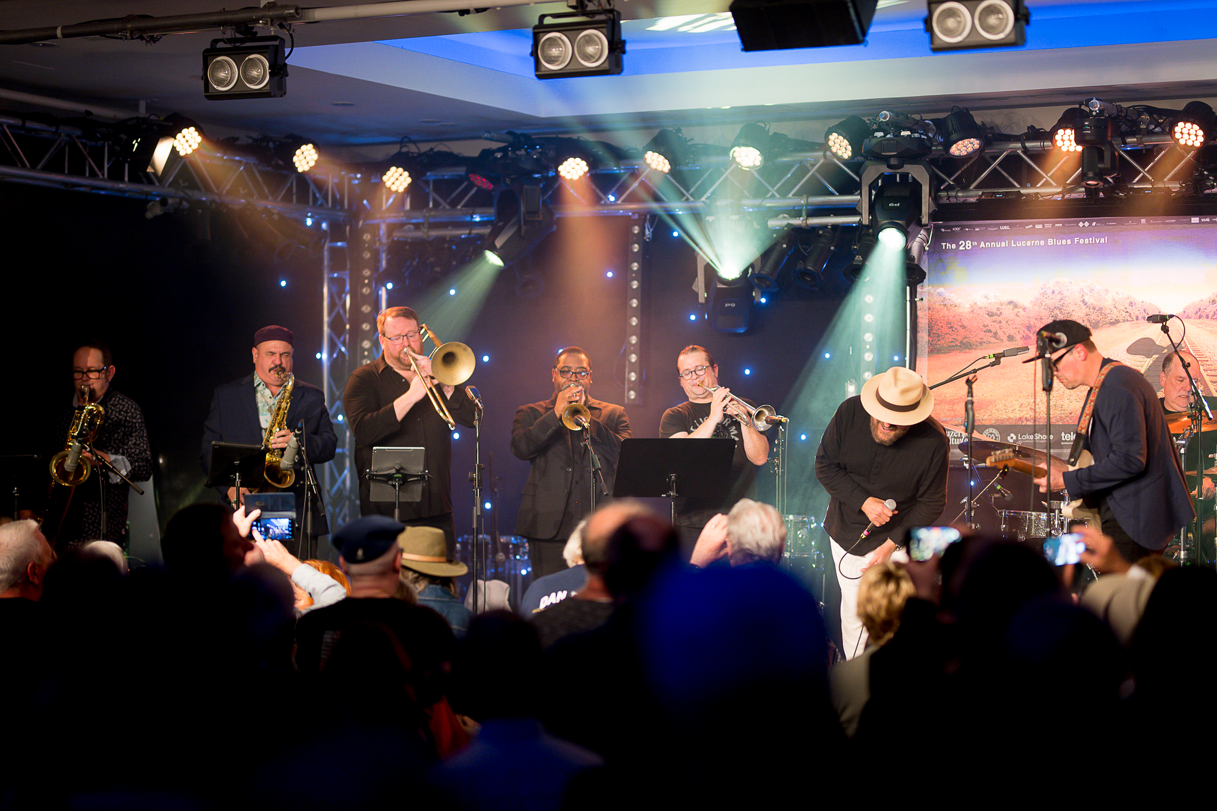 DSC 0360-20231116 Do The Love Light Orchestra
