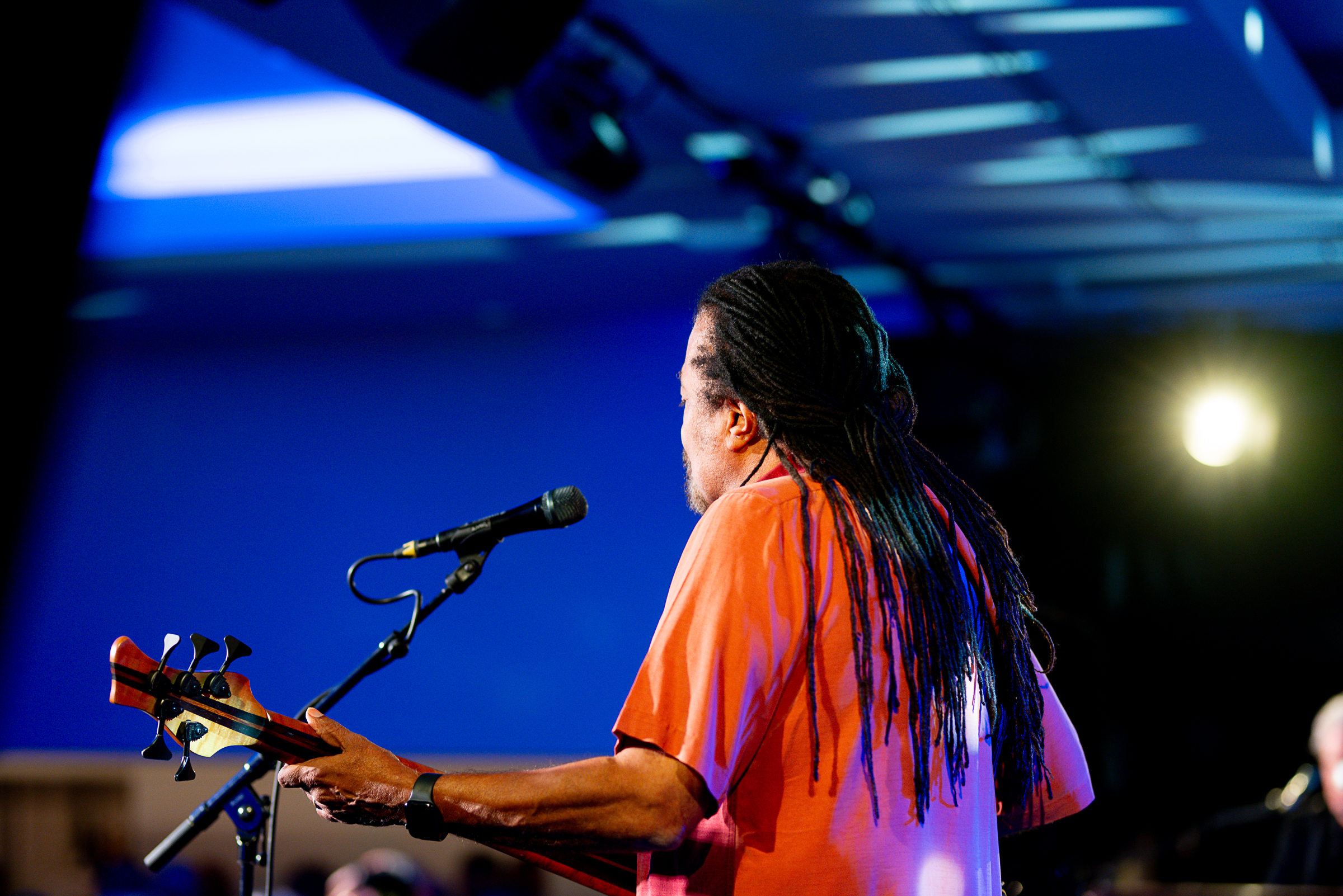 DSC 6222-20241115 Fr Ruthie Foster