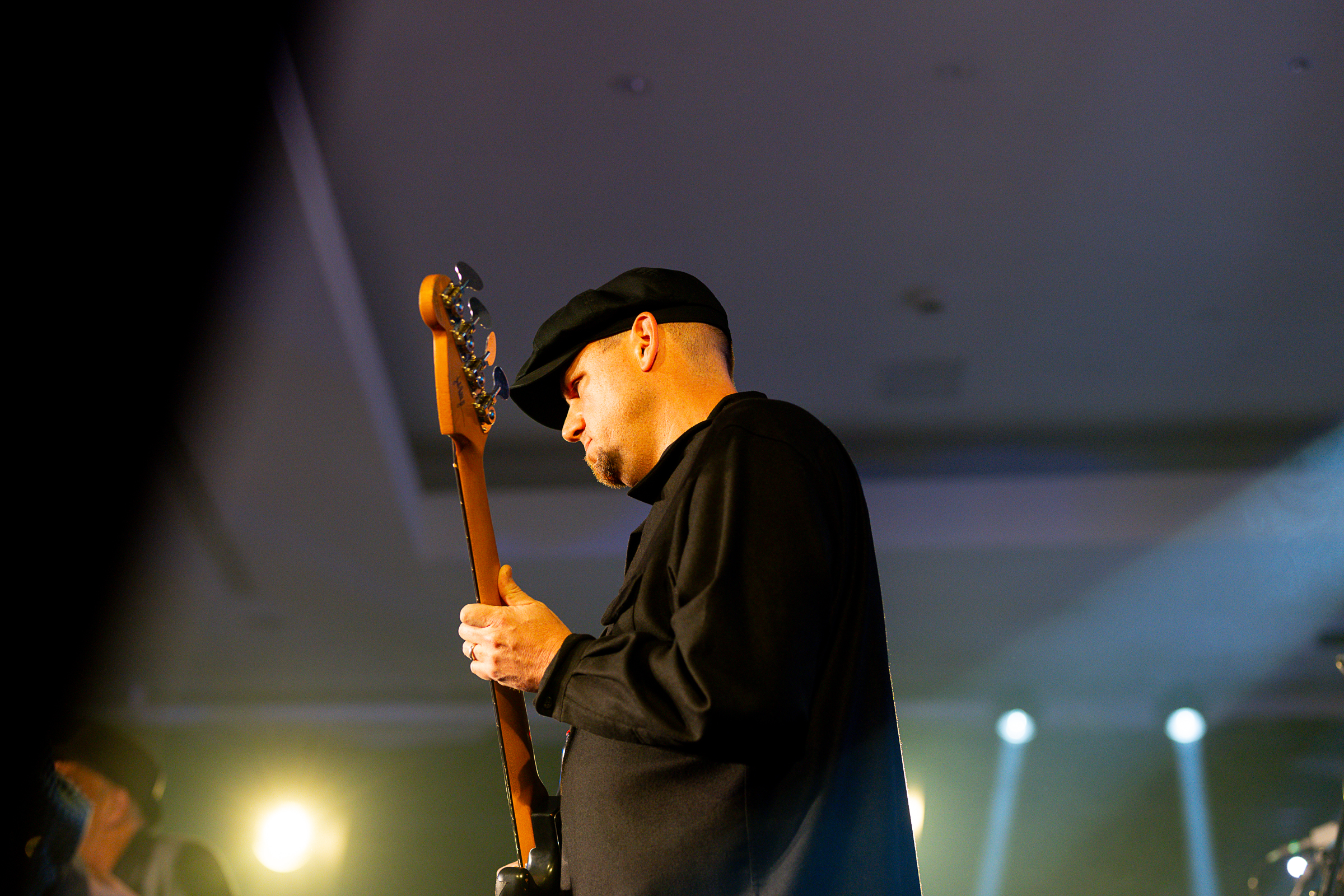 DSC 6382-20241115 Fr Darrell Nulisch Band feat Alex Schultz tba Lucky Wuethrich