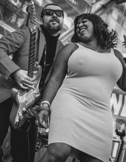 Annika Chambers with The Igor Prado Band